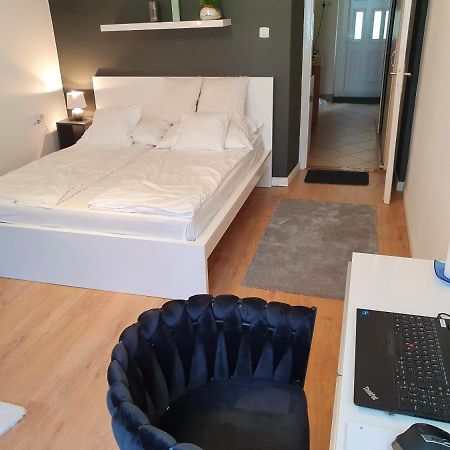 BöSIX Apartman Budapest Exteriör bild