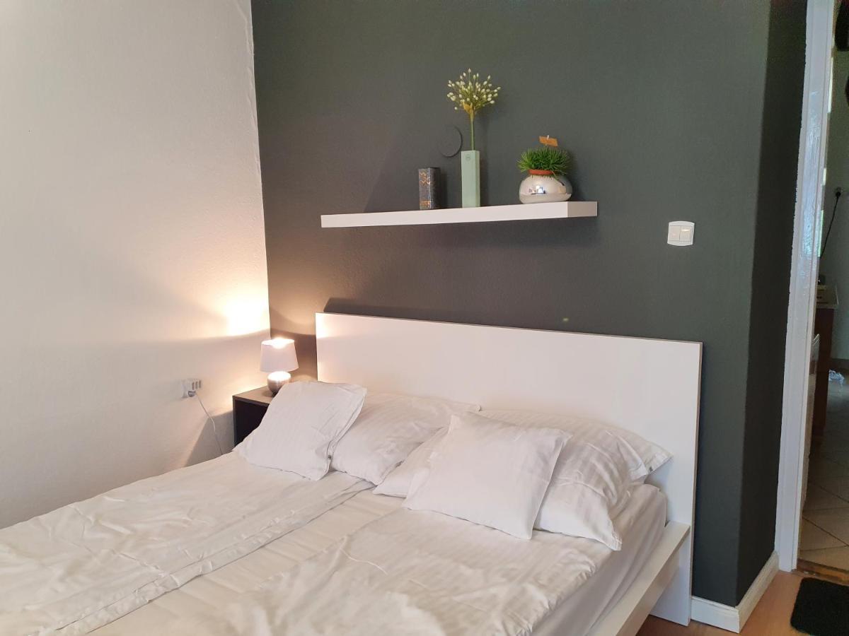 BöSIX Apartman Budapest Exteriör bild