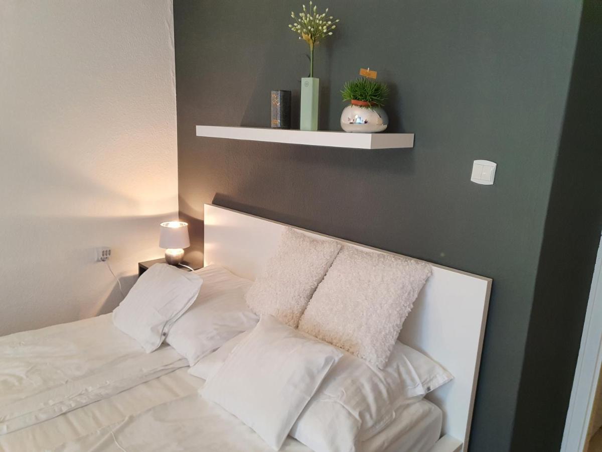 BöSIX Apartman Budapest Exteriör bild