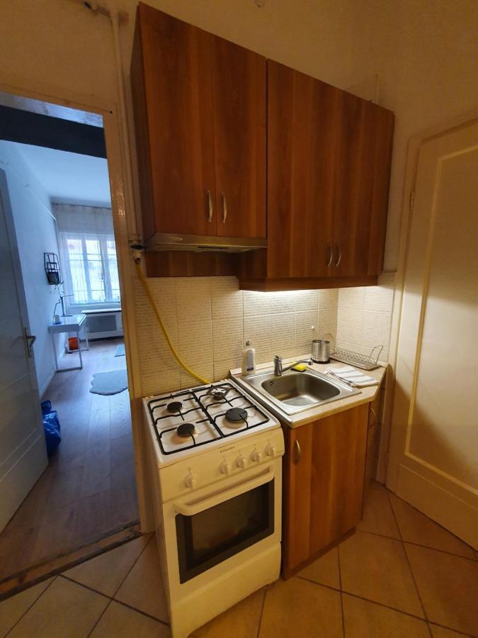 BöSIX Apartman Budapest Exteriör bild