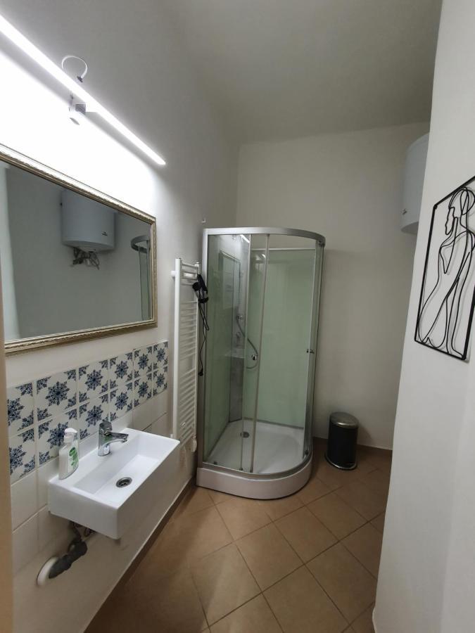 BöSIX Apartman Budapest Exteriör bild