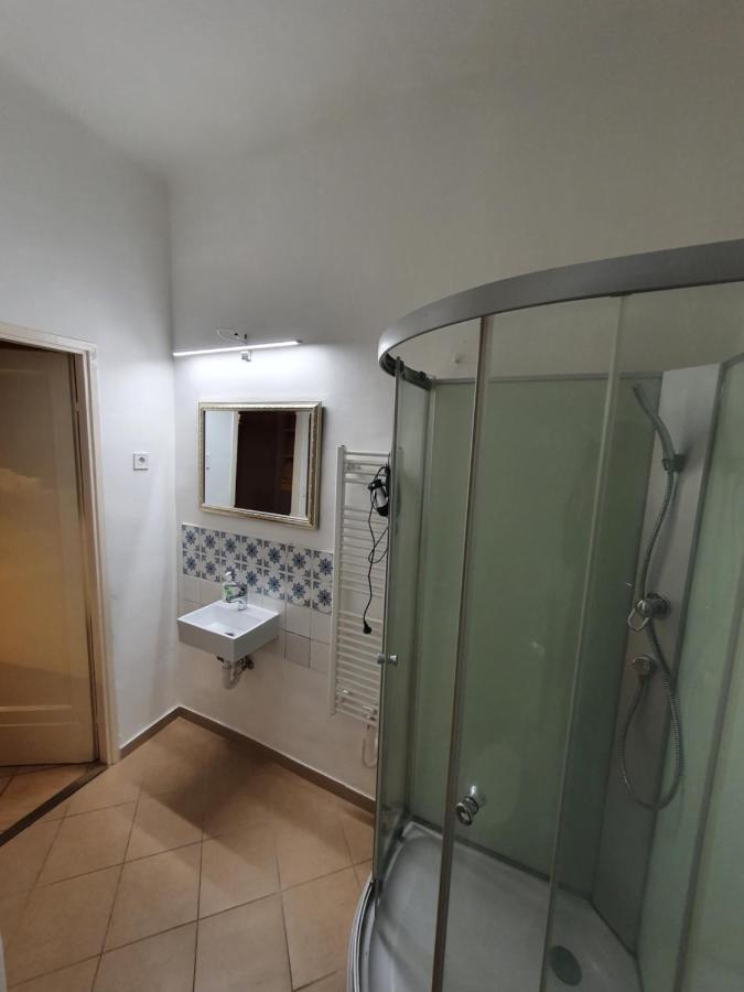 BöSIX Apartman Budapest Exteriör bild