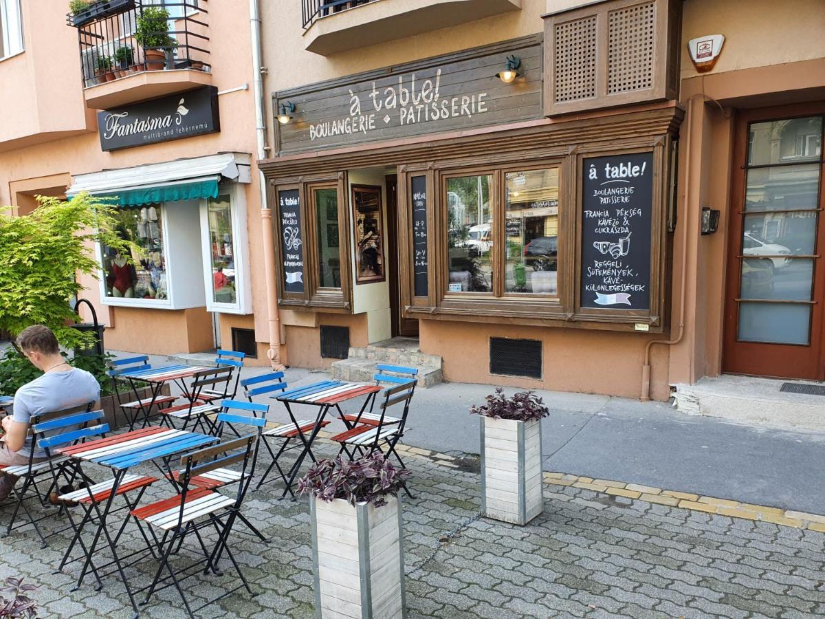 BöSIX Apartman Budapest Exteriör bild