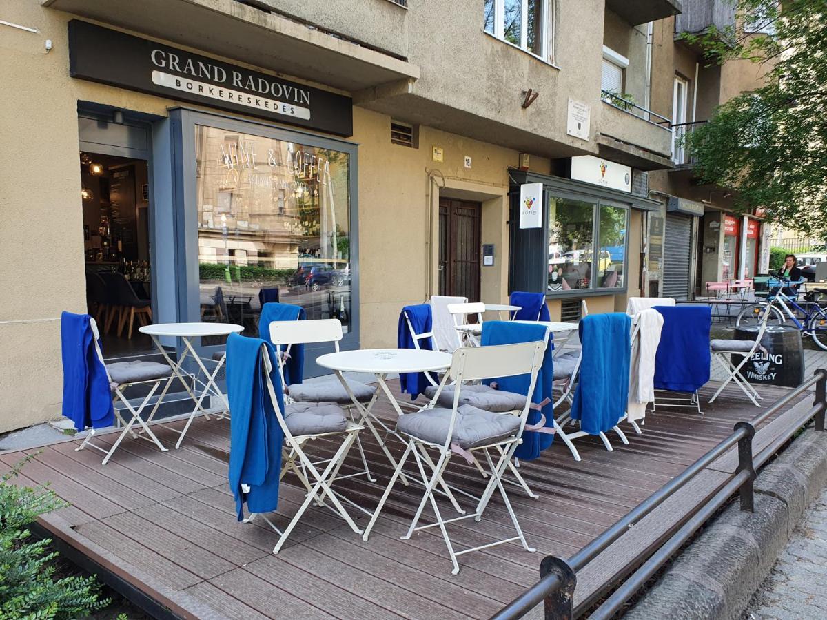 BöSIX Apartman Budapest Exteriör bild