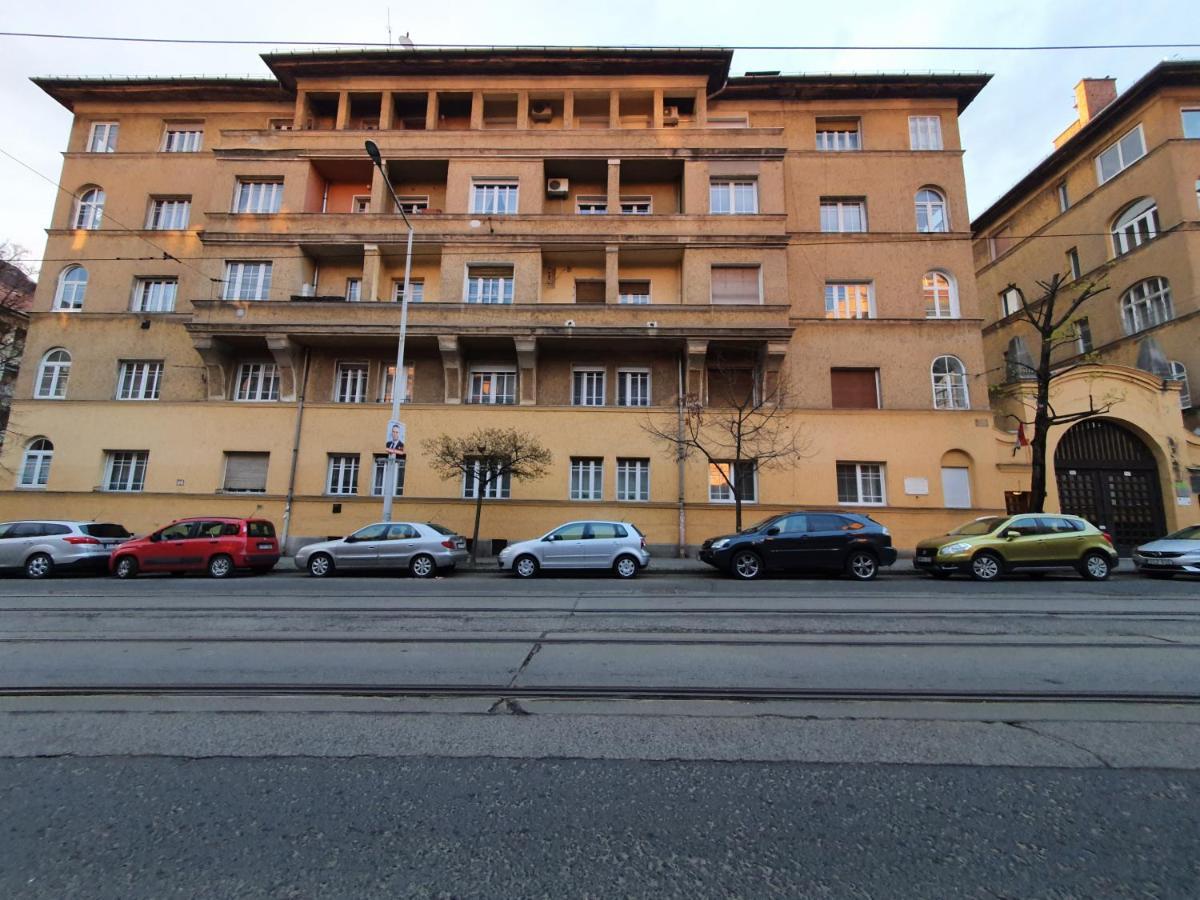 BöSIX Apartman Budapest Exteriör bild